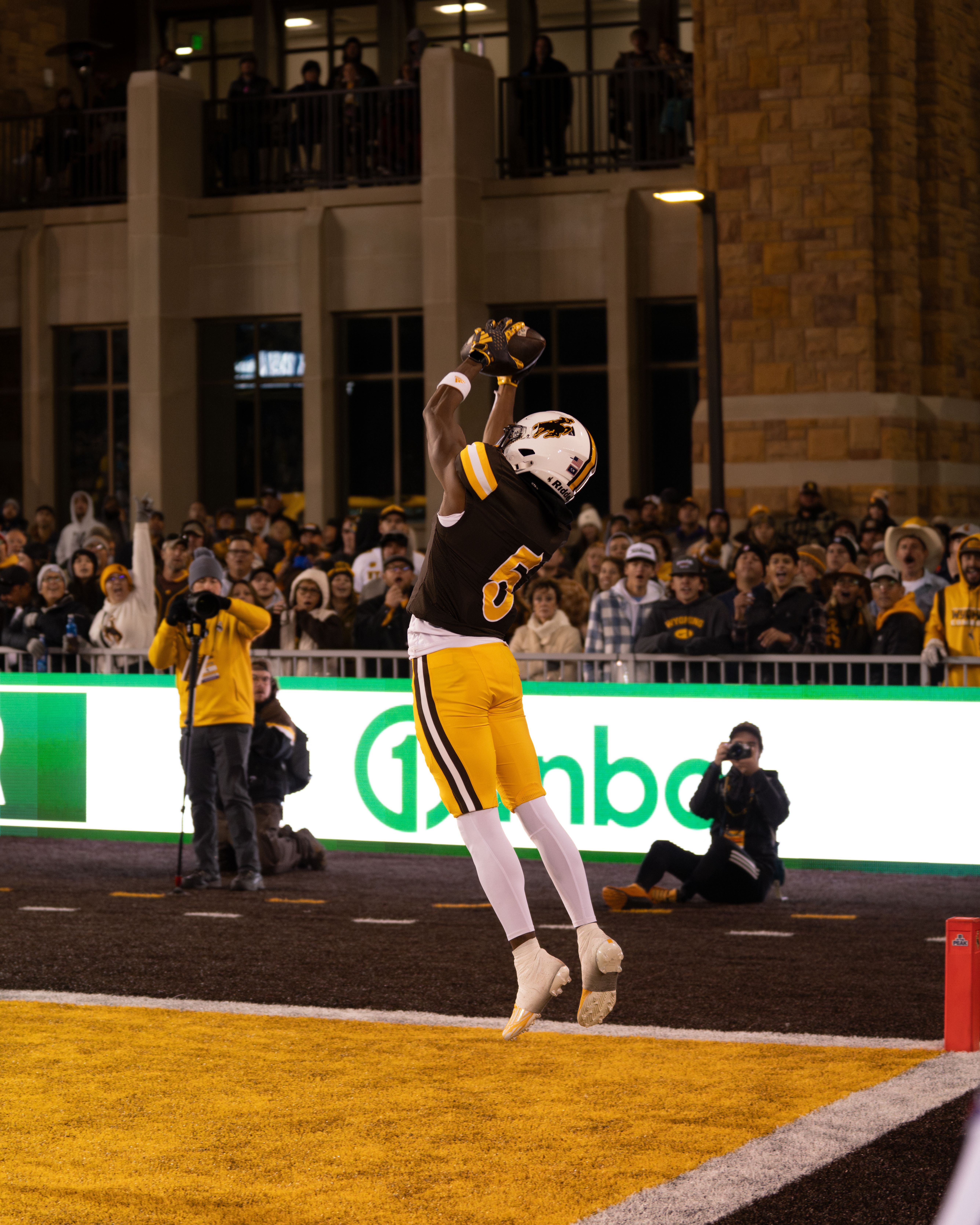 Ayir Asante making a catch for the University of Wyoming